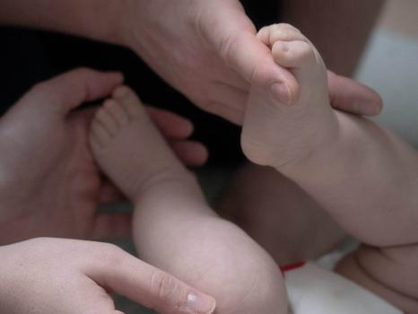 les bienfaits du massage bébé